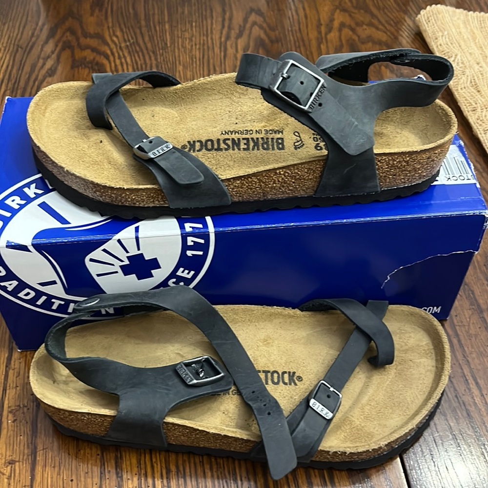 New Birkenstock Taormina black size 8